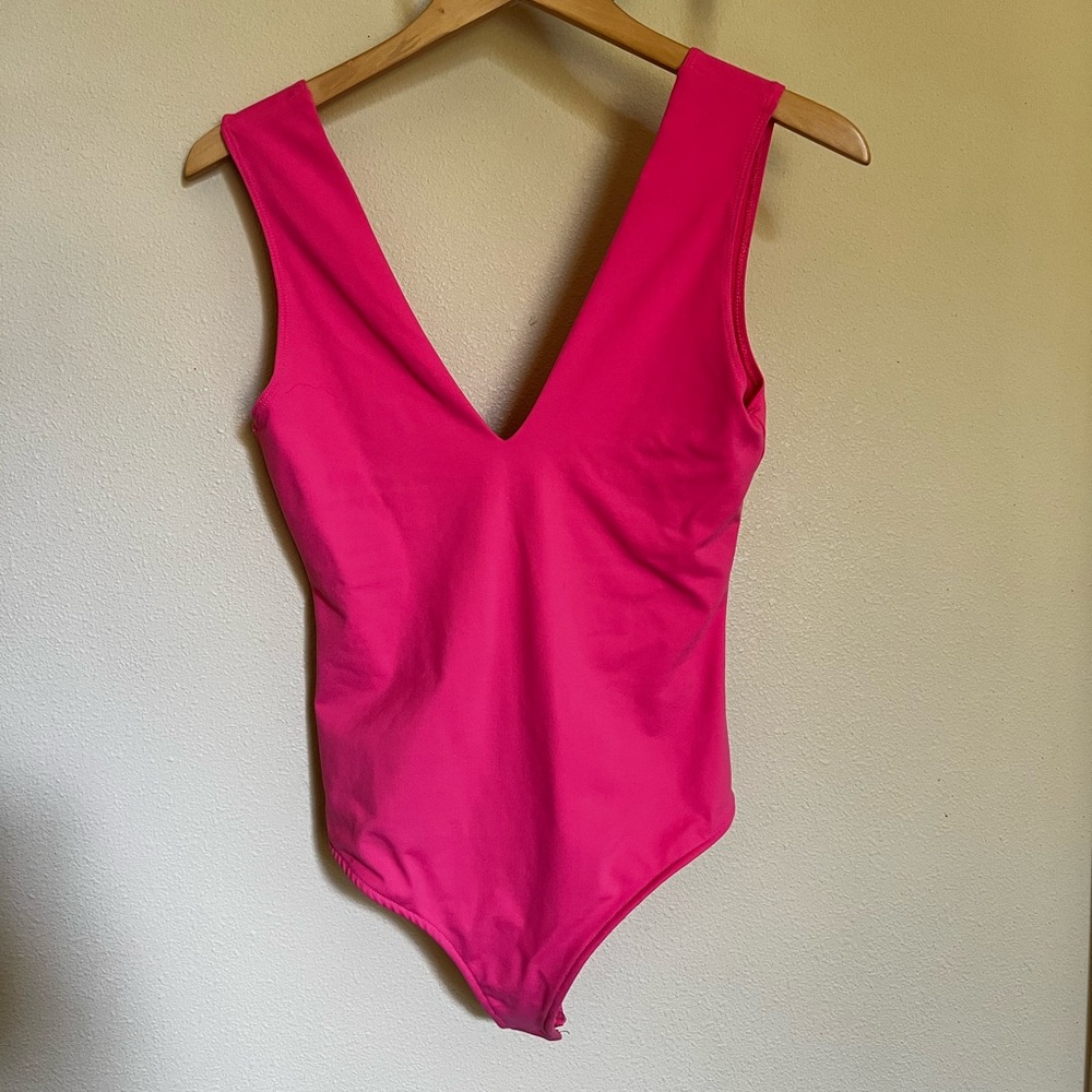 Free People Deep V bodysuit. Pink. Small. NWT